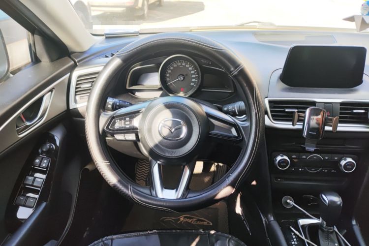 Used Mazda 3 Axela 2019 Cloud-Controlled Version Sedan 1.5L Automatic Luxury Trim China V Standard Steering Wheel