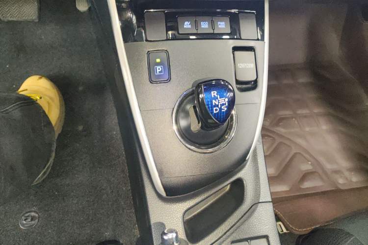 Used Toyota Levin 2017 Revised Dual-Engine 1.8H GS E-CVT Elite Sunroof Version China V Standard