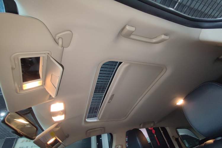 Used Mitsubishi Outlander 2019 2.0L Two-Wheel Drive Comfort Edition 5 Seats China VI Standard