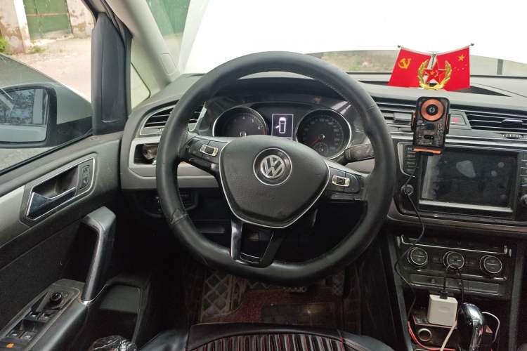 Used Volkswagen Touran 2016 Volkswagen Touran L 280TSI DSG Comfort Edition
