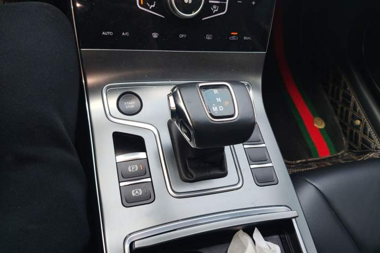 Used Hongqi H5 2022 Classic Model Facelift 1.5T DCT Qiyun Edition Gear Lever