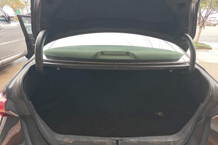 Used Toyota Avalon 2019 Dual-Engine 2.5L Luxury Edition China VI Standard