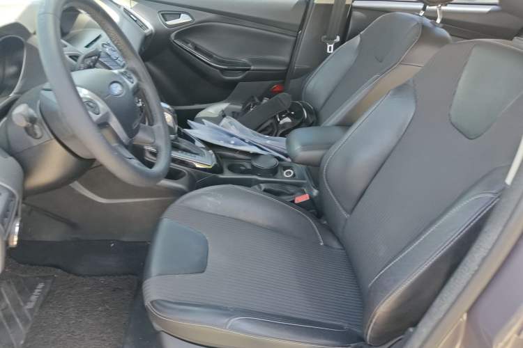 Used Ford Focus 2012 Sedan 1.6L Automatic Fashion Edition
