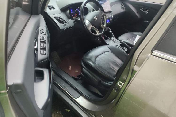 Used Hyundai ix35 2015 2.0L Automatic 2WD Smart Type China IV