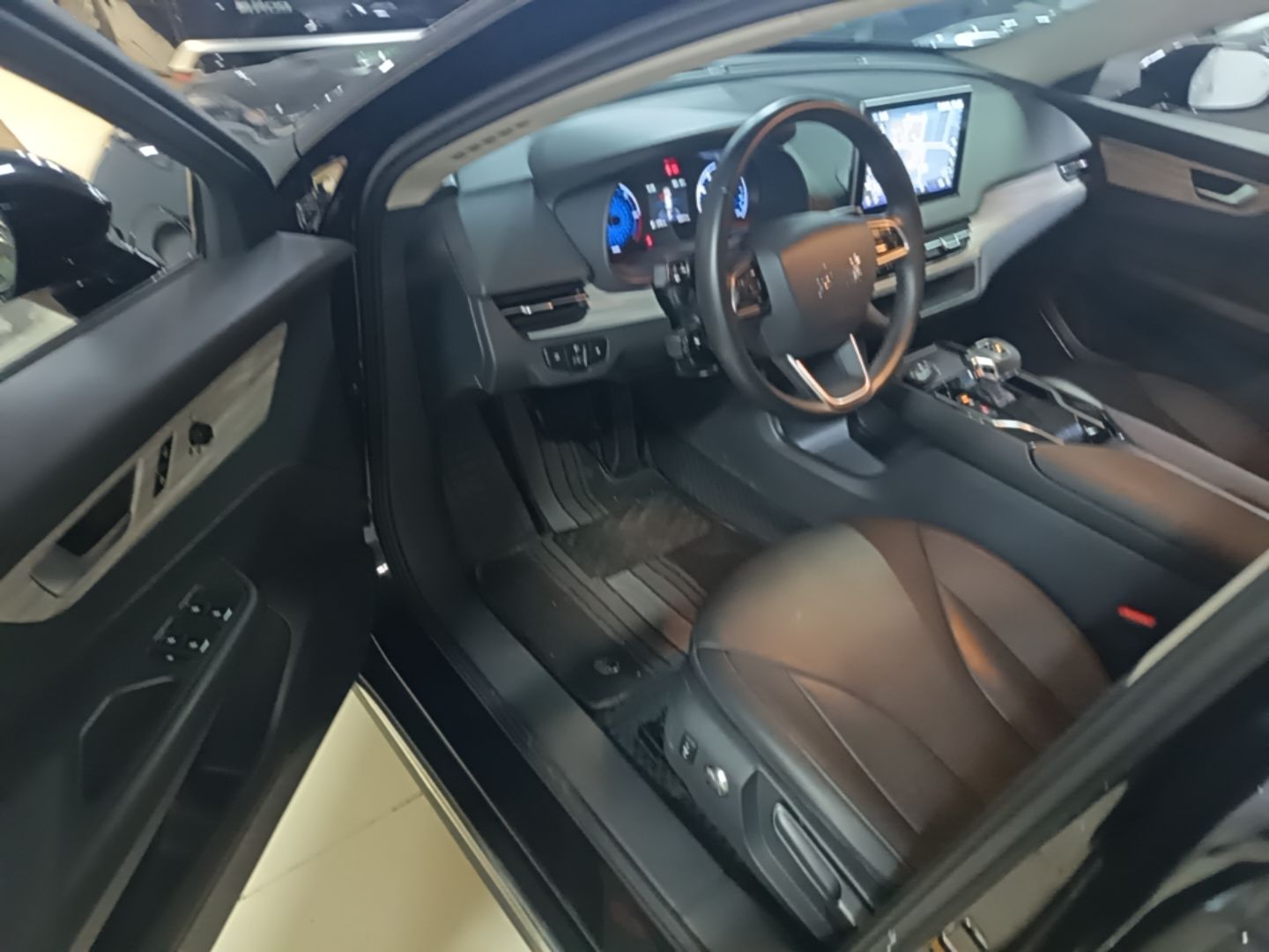 Hongqi E-QM5 2023 620km PLUS — снимка 18