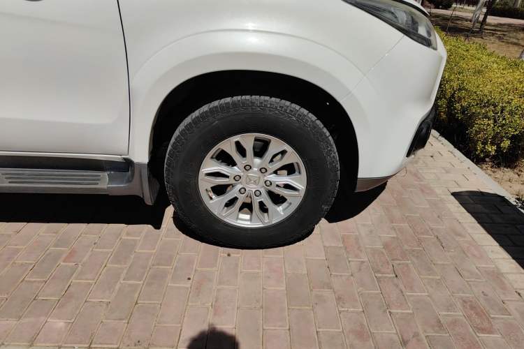 Used JMC Yusheng S350 2016 2.0T Automatic All-Wheel Drive Gasoline Luxury Version with Sunroof 5 Seats Right Front Wheel Hub