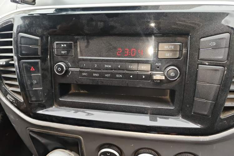 Used SAIC MAXUS Xintu V80 2021 2.0T Manual Classic Aoyuntong Short Wheelbase Ultra-Low Roof 5/6-Seater