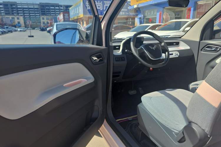 Used Wuling Hongguang MINIEV 2022 Macaron Premium Model – Lithium Iron Phosphate Driver Seat