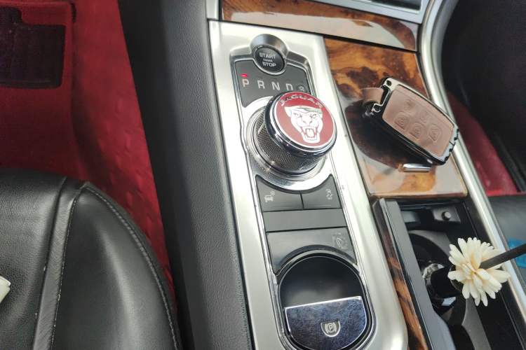 Used Jaguar XF 2013 XF 2.0T Luxury Edition Gear Lever