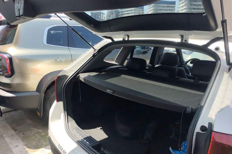 Used BMW X1 2014 sDrive18i Fashion Model Trunk