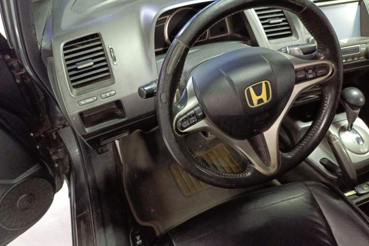 Used Honda Civic 2009 1.8L automatic luxury edition
