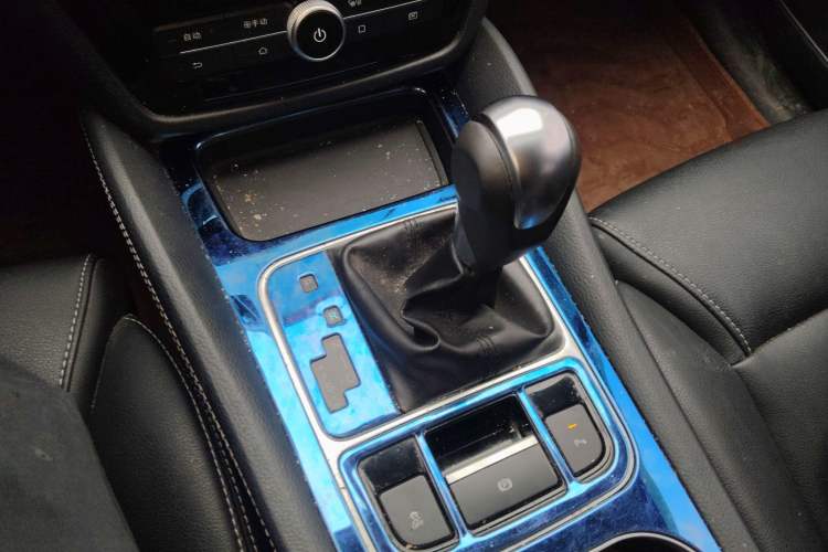 Used BYD Song MAX 2017 1.5T Automatic Smart Connect Elite 7-Seater Gear Lever