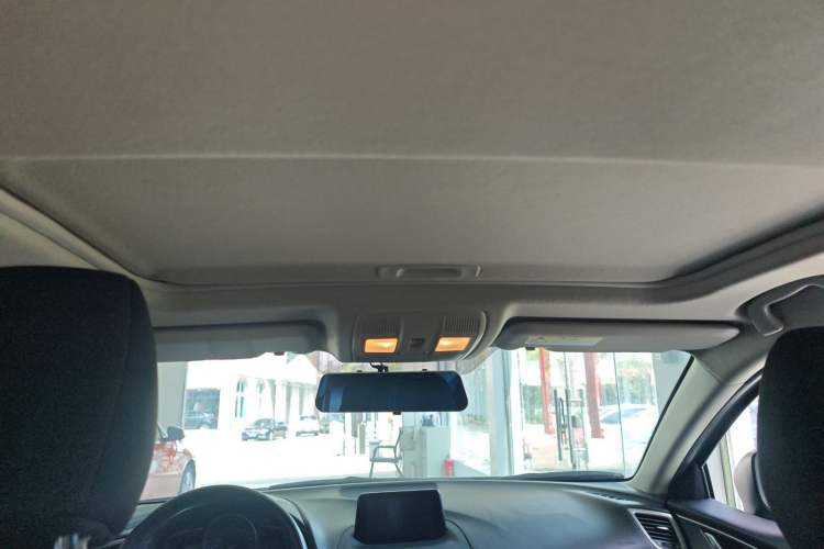 Used Mazda 3 Axela 2017 Sedan 1.5L Automatic Luxury Model Emission Standard China V Headliner