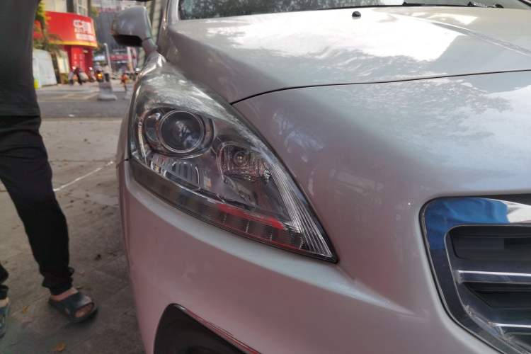 Used Peugeot 3008 2015 2.0L Automatic Trend Edition Right Front Headlight