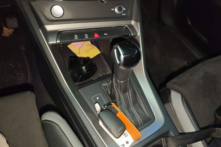 Used Audi Q3 2020 40 TFSI Fashion Dynamic Model Gear Lever
