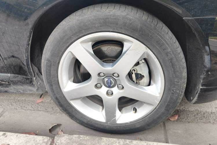 Used Volvo S80L 2011 2.0T ZhiZun Edition Right Front Wheel Hub
