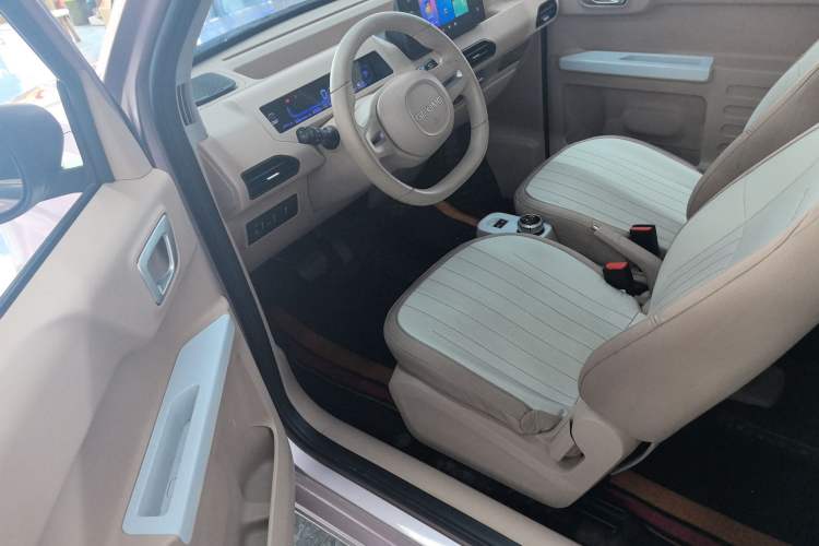 Used Geely Galaxy Panda 2023 Panda Mini 200km Endurance Bear Driver Seat