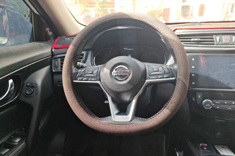 Used Nissan X-Trail 2021 2.0L CVT 2WD XL Premium SmartConnect Deluxe Edition Steering Wheel