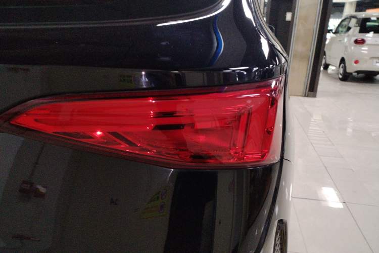 Used JETOUR X90 2019 1.6T DCT Luxury Touring Edition 7 Seats China VI Standard Right Rear Taillight