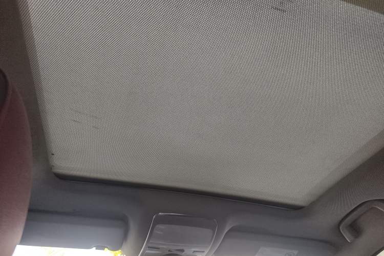 Used Zotye T600 2015 Family Edition 2.0T Manual Luxury Version Headliner