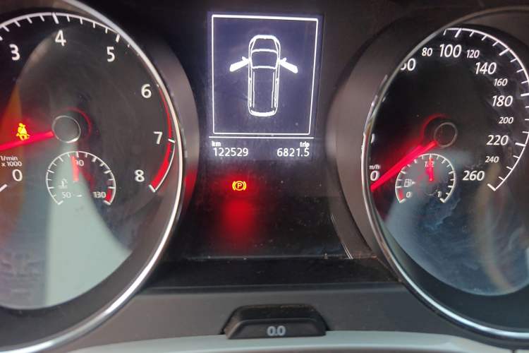 Used Volkswagen Touran 2016 Volkswagen Touran L 280TSI Manual Trend Edition Odometer Close Up