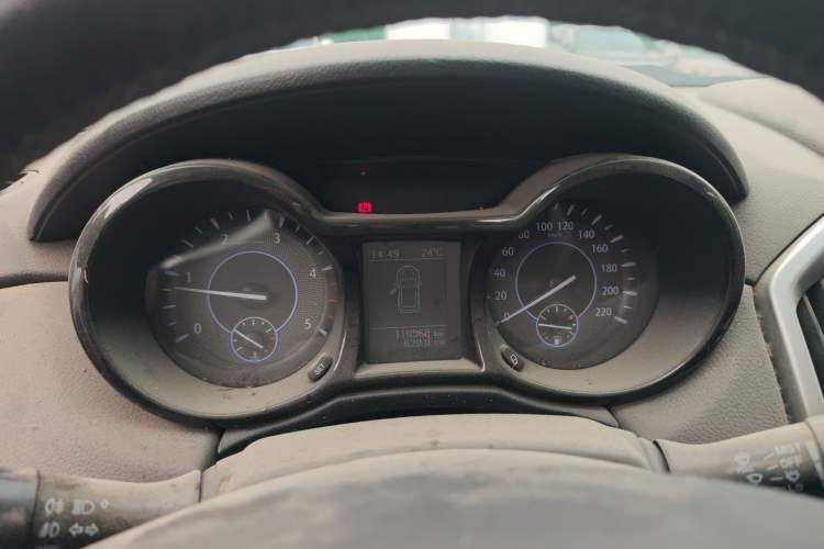 Used JMC Yuhu 7 2016 2.4T Two-Wheel Drive Luxury Edition JX4D24