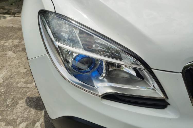 Used Buick Encore 2015 1.4T Automatic Two-Wheel Drive Urban Elite Version Right Front Headlight
