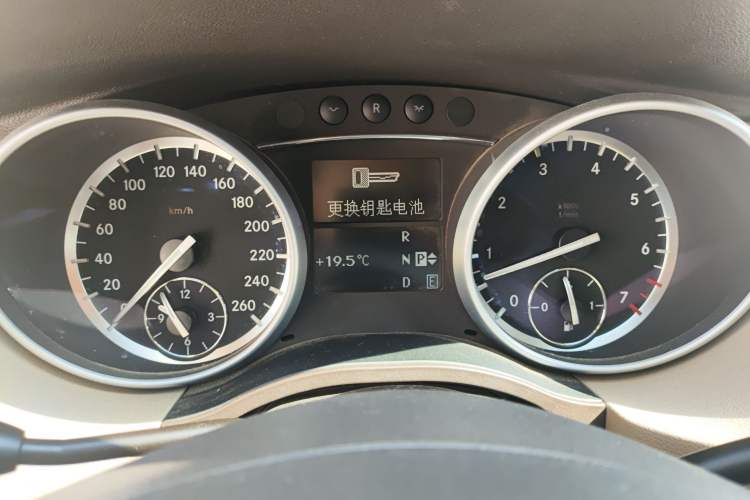 Used Mercedes-Benz R-Class 2010 R 350 L 4MATIC Instrument Cluster