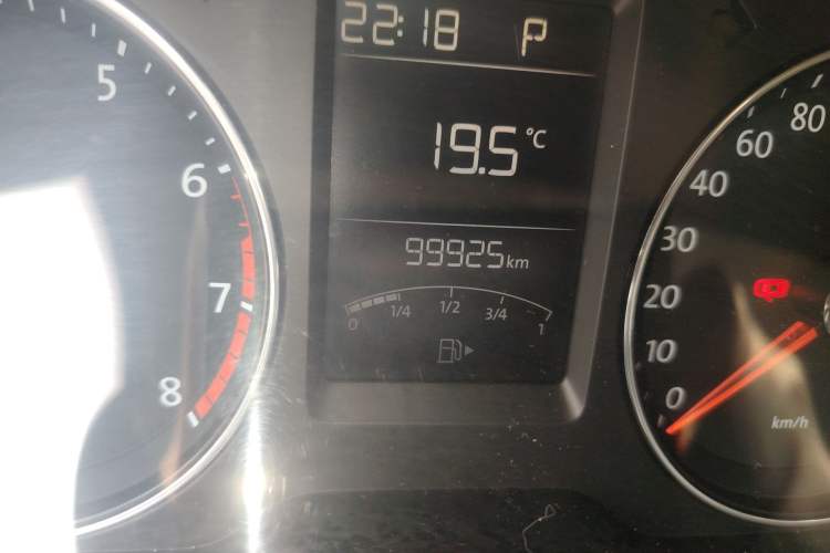 Used Volkswagen Cross Lavida 2014 1.4TSI DSG Odometer Close Up