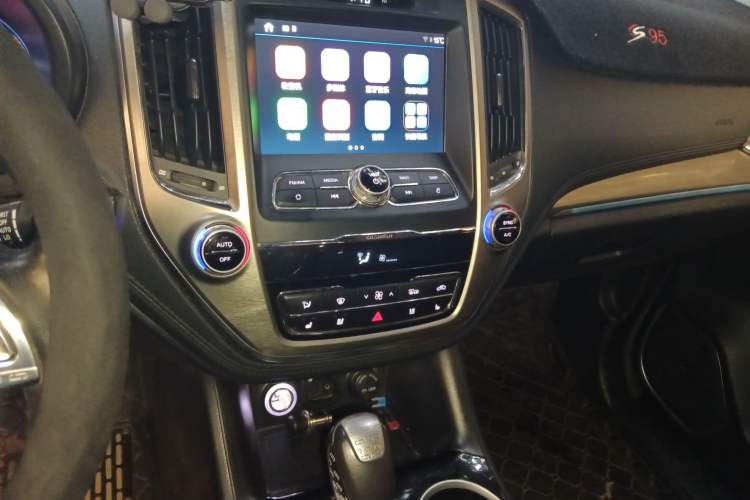 Used CHANGAN CS95 2017 2.0T Four-Wheel Drive ZhiZun Edition Audio And AC Panel