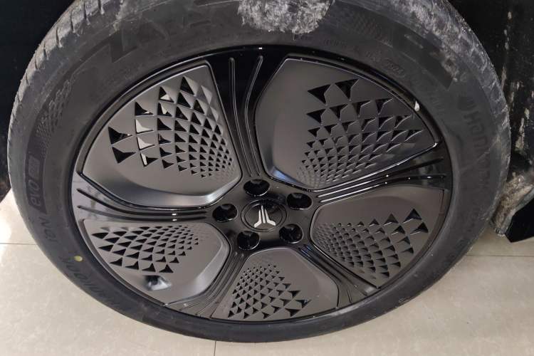 Used VOYAH COURAGE 2024 Ultra-Long Range Smart Enjoyment Version Right Rear Wheel Hub