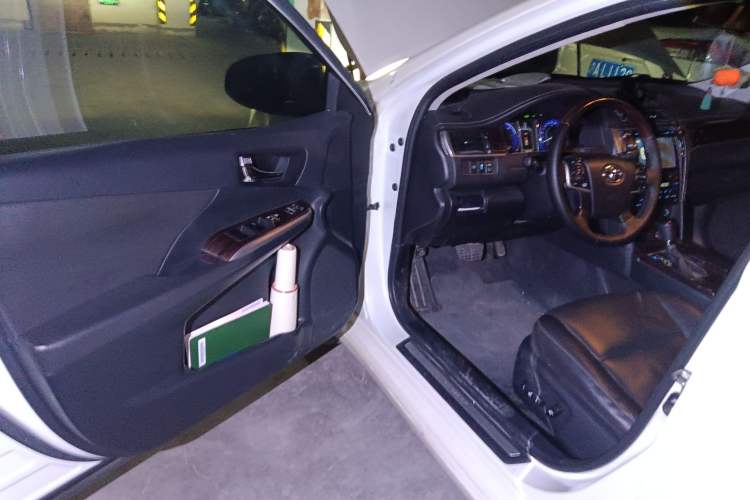 Used Toyota Camry 2016 Dual-Engine 2.5 HG 10th Anniversary Deluxe Navigation Edition