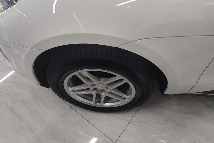 Used Porsche Macan 2018 Macan 2.0T Left Front Wheel Hub