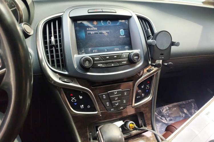 Used Buick LaCrosse 2013 2.4L SIDI Luxury Comfort Edition Audio And AC Panel