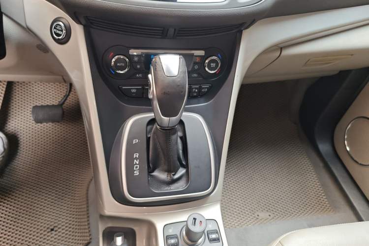 Used Ford Kuga 2013 2.0L GTDi Four-Wheel Drive Premium Model Gear Lever