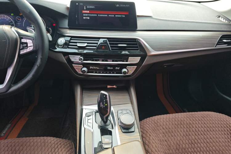 Used BMW 5 Series 2018 Revised Version 530Li Leading Edition Luxury Package Audio And AC Panel