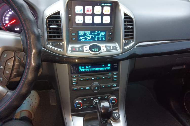 Used Chevrolet Captiva 2015 2.4L 4x4 Flagship Edition 7-Seater
