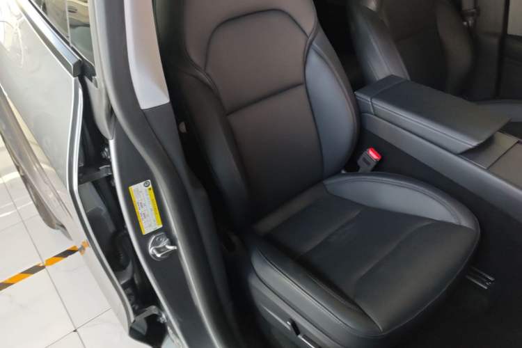 Used Tesla Model Y 2025 Rear-Wheel Drive First Edition Right Front Seat