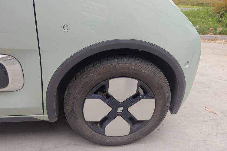 Used Baojun KiWi EV 2023 DJI Edition Lithium Iron Phosphate Right Front Wheel Hub