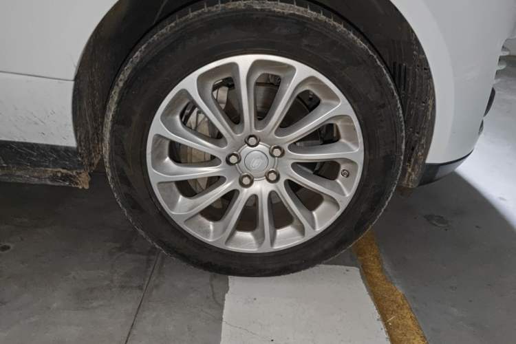 Used Land Rover Range 2019 3.0 SCV6 Legacy Edition Right Front Wheel Hub