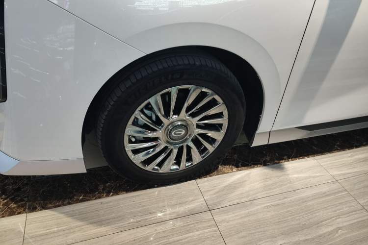 Used GAC Trumpchi M8 2023 Zongshi Series 400T Flagship Edition Left Front Wheel Hub