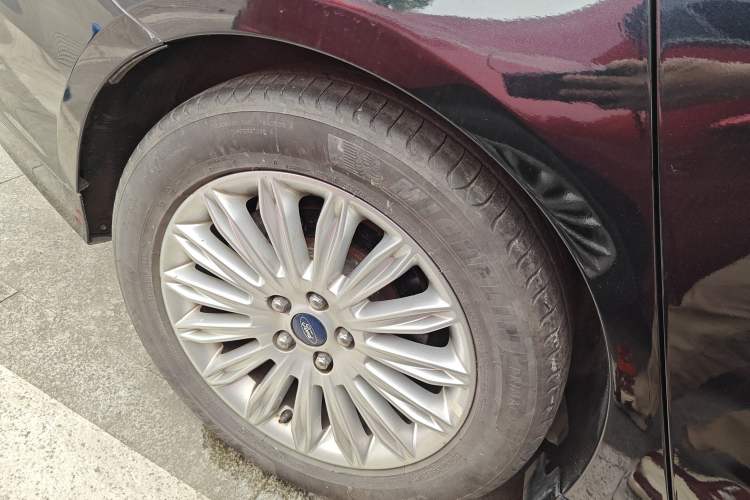 Used Ford Mondeo 2013 2.0L GTDi 200 Fashion Edition Right Rear Wheel Hub