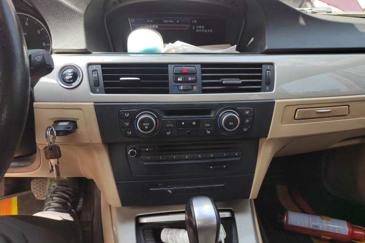 Used BMW 3 Series 2010 320i Luxury Model Audio And AC Panel