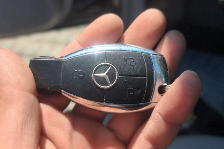 Used Mercedes-Benz R-Class 2010 R 350 L 4MATIC Grand Edition
