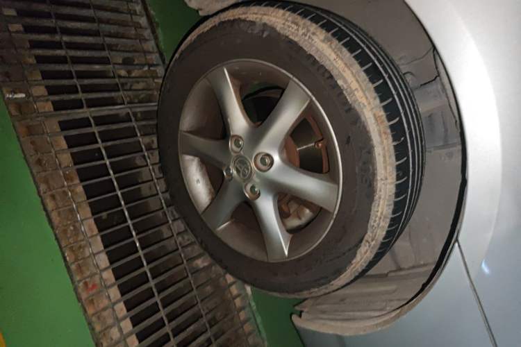 Used Toyota Corolla EX 2011 1.6L Automatic Luxury Edition Right Front Wheel Hub