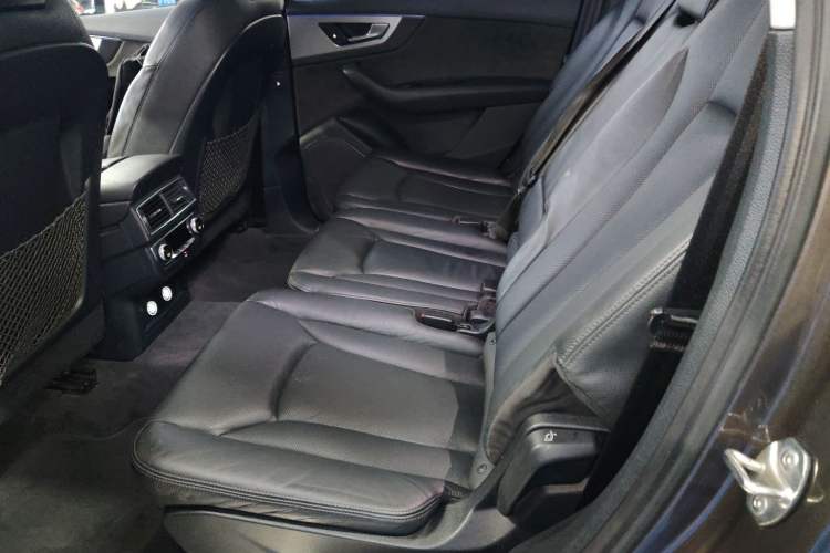 Used Audi Q7 2018 40 TFSI Comfort Model