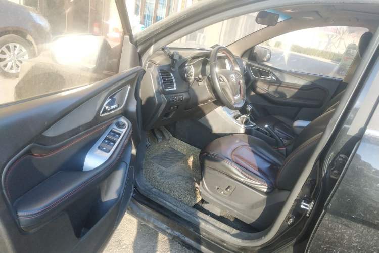 Used Baojun 560 2015 1.8L manual luxury version
