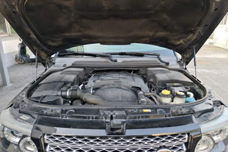 Ojetý Land Rover Range Sport 2012 3.0 TDV6 HSE Diesel Edition
