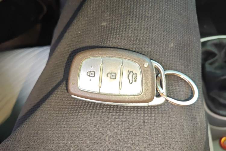 Used Hyundai Verna (older generation) 2014 1.4L Manual Top-Tier Model TOP
