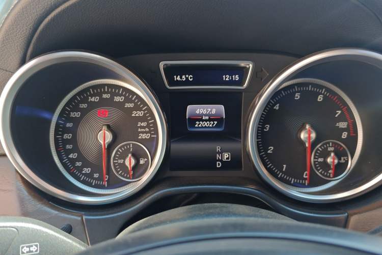 Used Mercedes-Benz GLS 2017 GLS 400 4MATIC Luxury Model Odometer Close Up